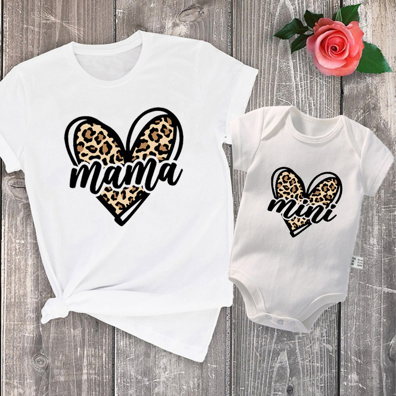 Plant Parent T Shirt - Mama Mimi Leopar Kalp Baskı Aile